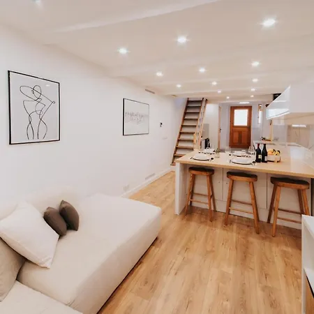Perfect Family-oriented And Renovated Townhouse In The Old * Antibes