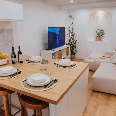 Perfect Family-oriented And Renovated Townhouse In The Old