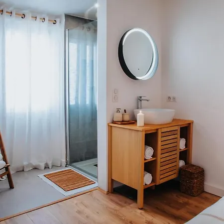 Perfect Family-oriented And Renovated Townhouse In The Old Antibes