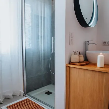 Perfect Family-oriented And Renovated Townhouse In The Old * Antibes