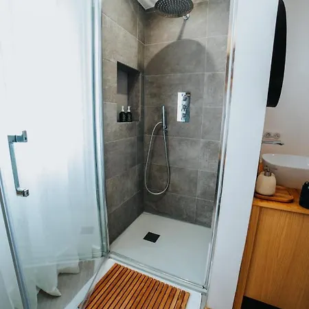 Perfect Family-oriented And Renovated Townhouse In The Old