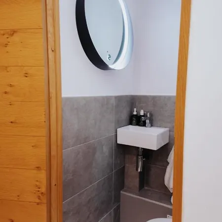 Perfect Family-oriented And Renovated Townhouse In The Old *
