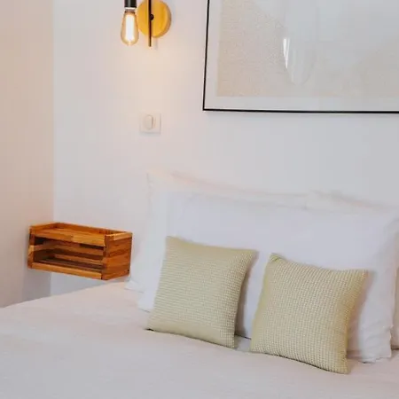 Perfect Family-oriented And Renovated Townhouse In The Old Apartment Antibes