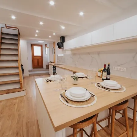 Perfect Family-oriented And Renovated Townhouse In The Old Antibes