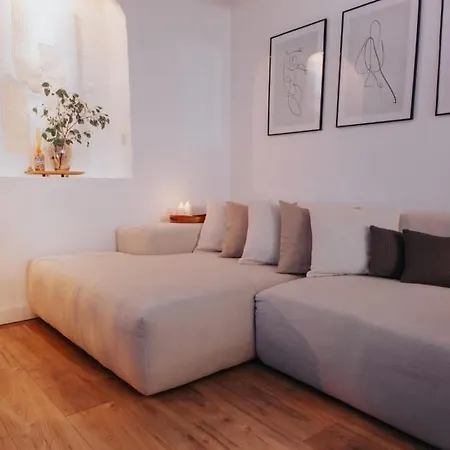 Perfect Family-oriented And Renovated Townhouse In The Old Antibes