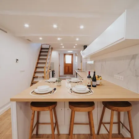 Perfect Family-oriented And Renovated Townhouse In The Old